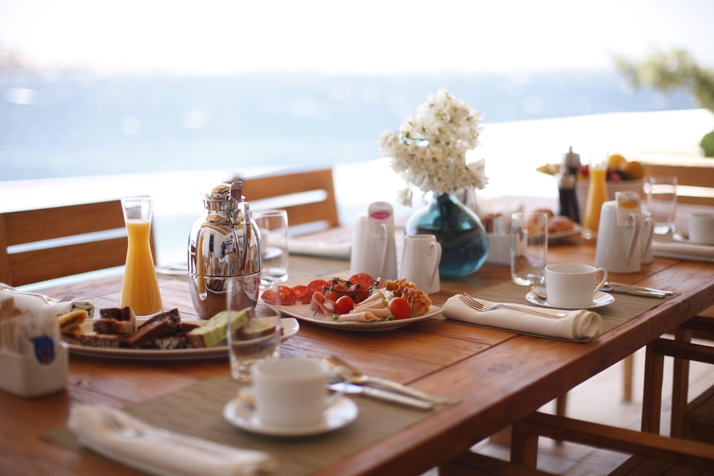 Belvedere Waterfront Villa and Suites 23/49