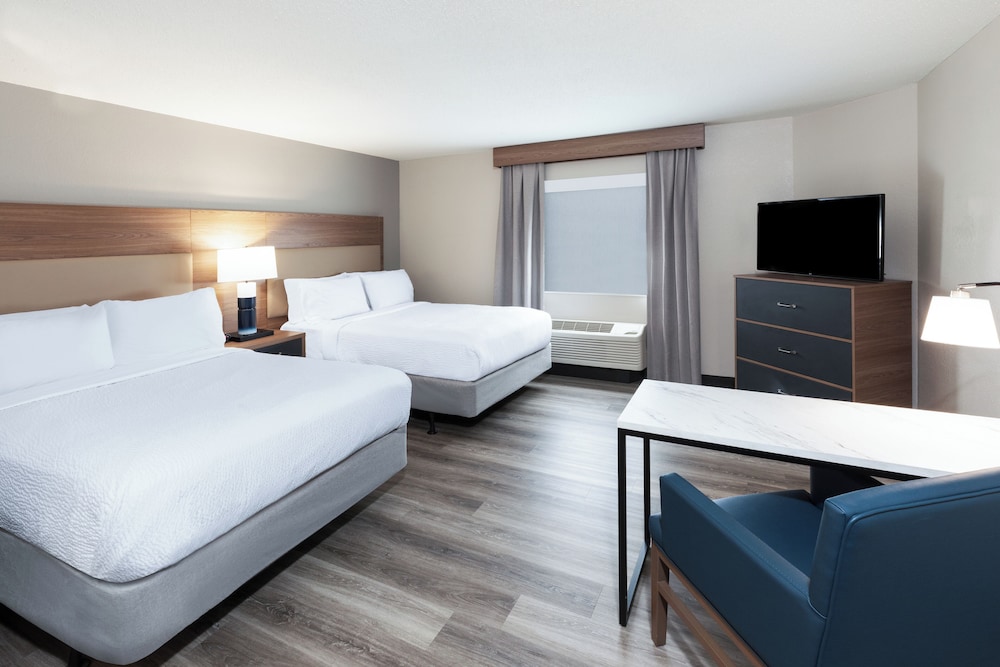 Candlewood Suites Topeka 18/49