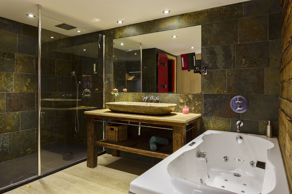Chalet-Hotel La Ferme du Chozal, The Originals Relais (Hotel-Chalet de Tradition) 69/69