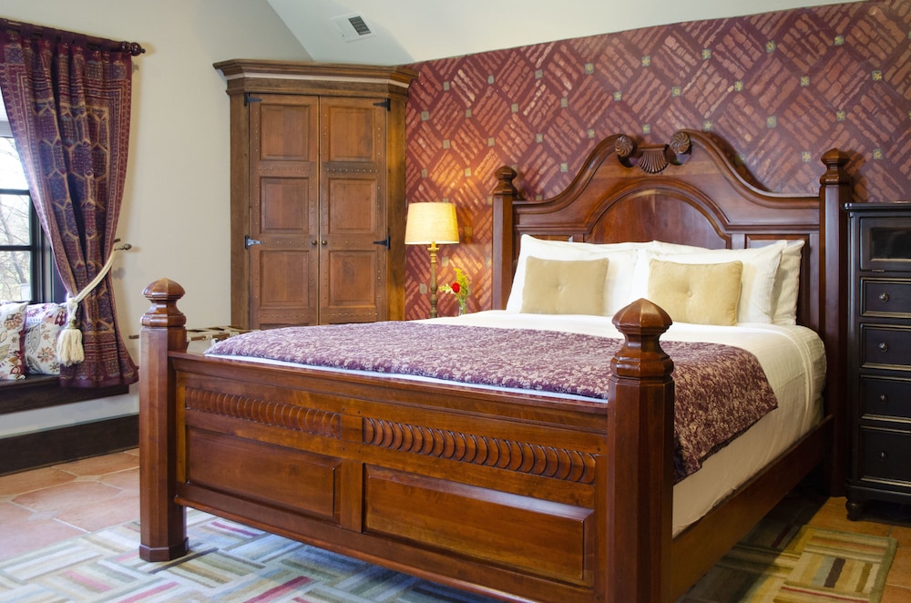 Hillbrook Inn 8/50