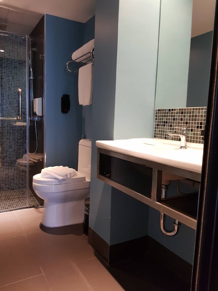 Bizotel Premier Hotel & Residence 35/41