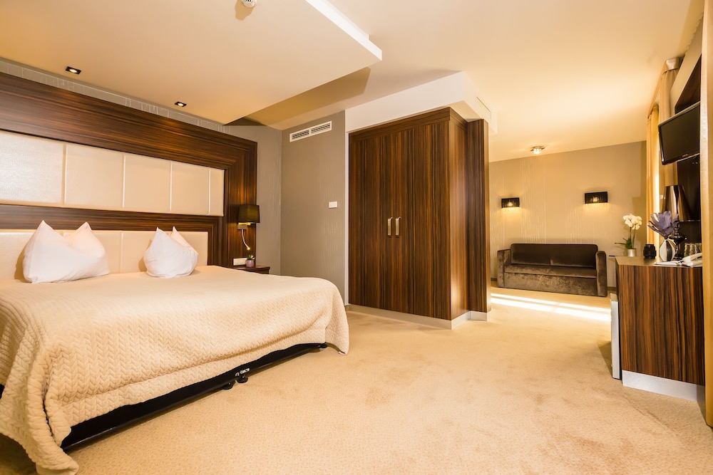 Duna Garden Hotel 7/40