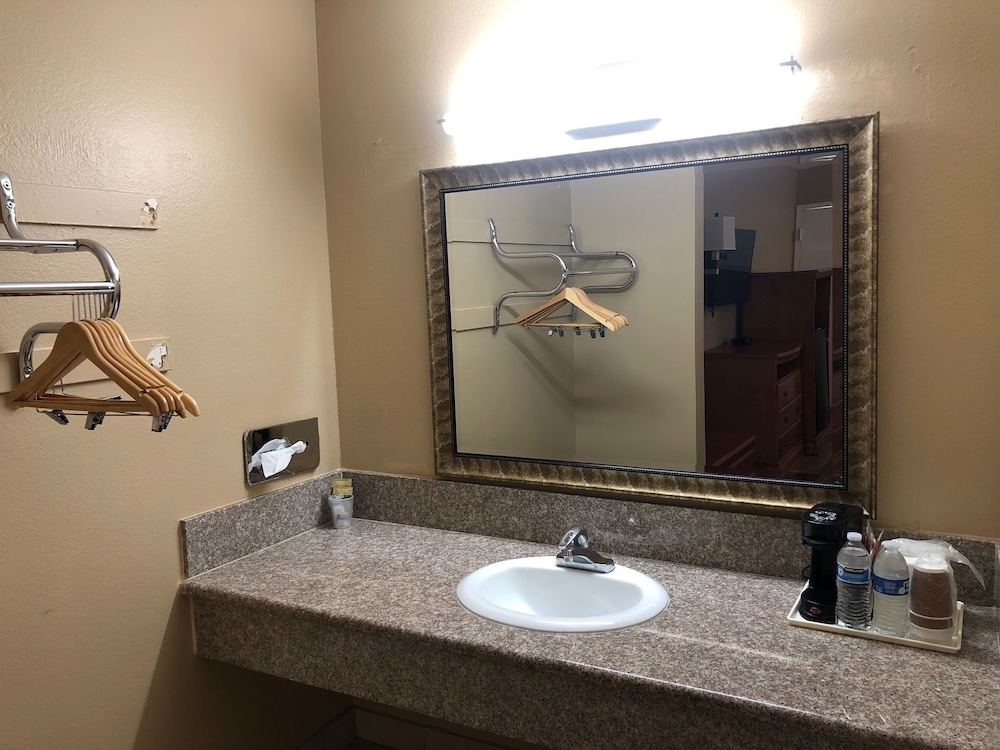 Orange Tustin Inn 26/62