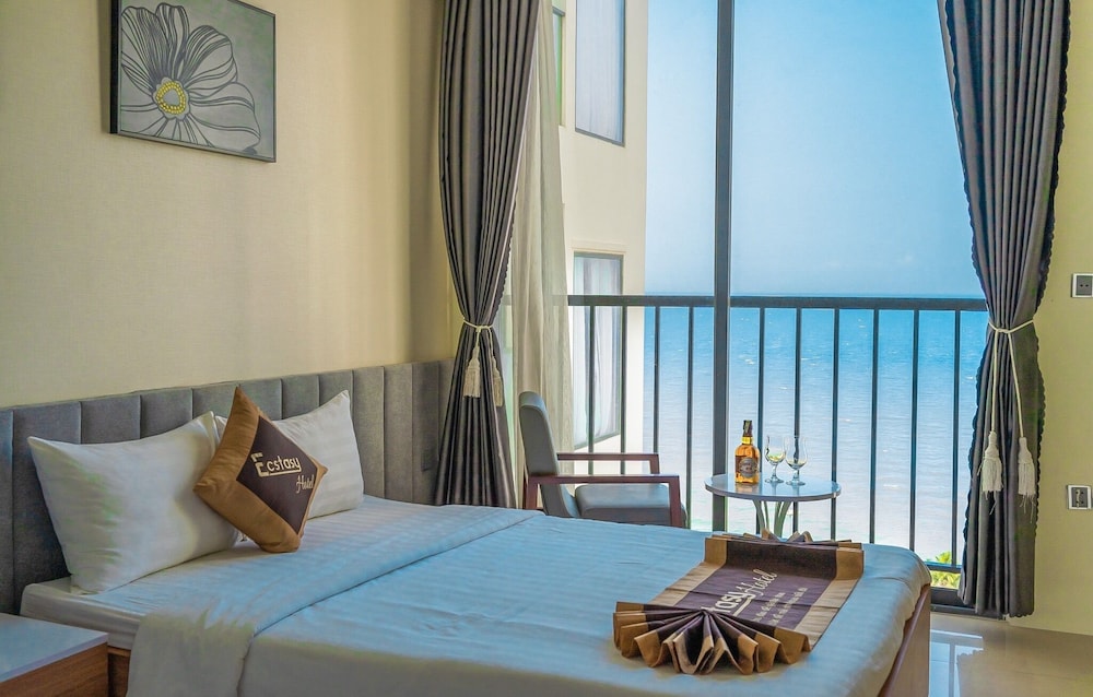 PREMIER, QUADRUPLE, BEACH VIEW