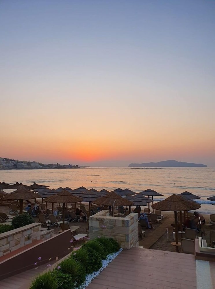 Golden Bay Suites 59/67