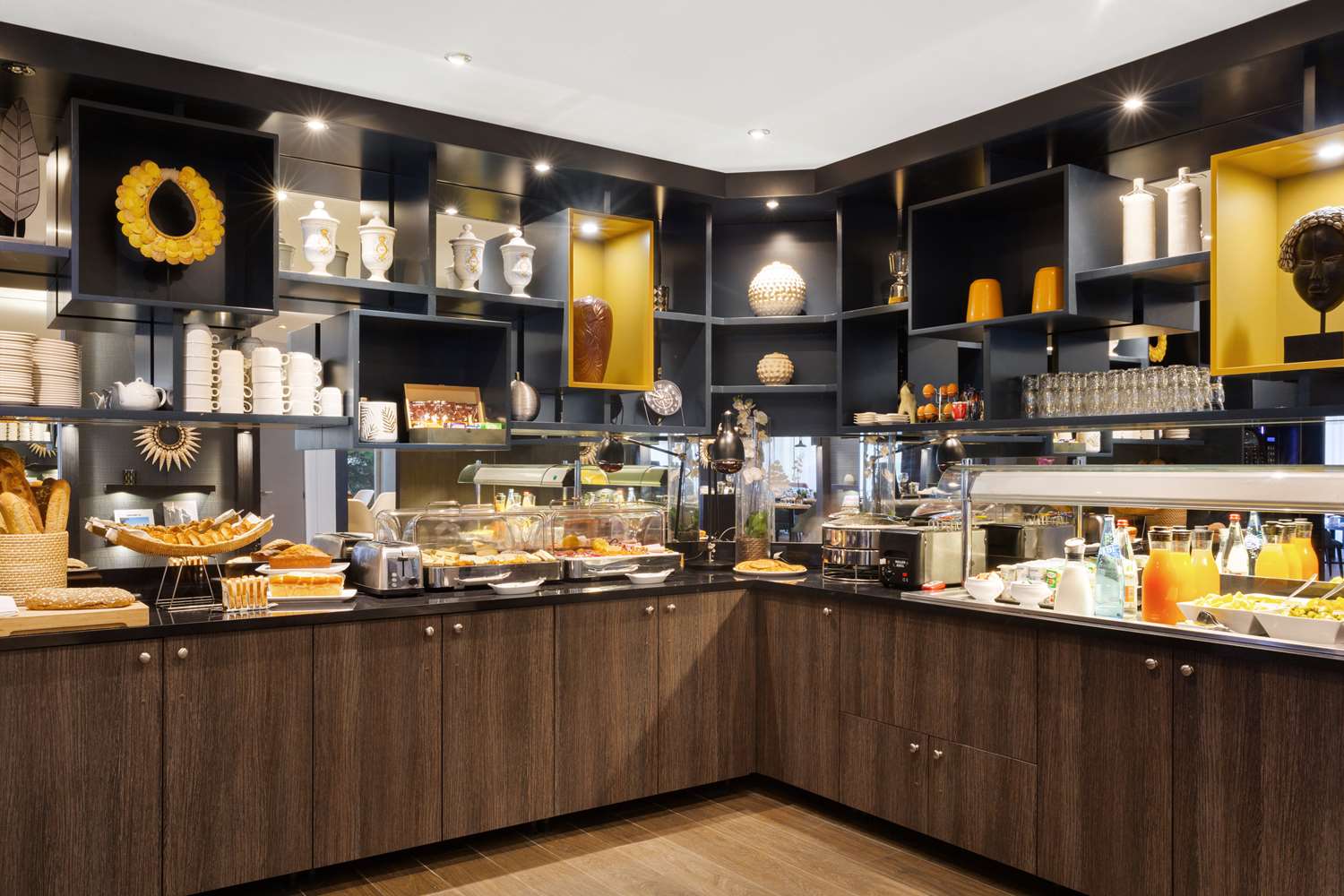 restaurant cafeteria