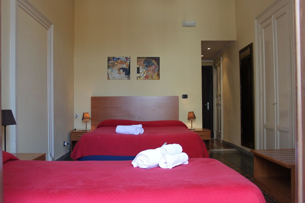 Bed and Breakfast Opera 17/72