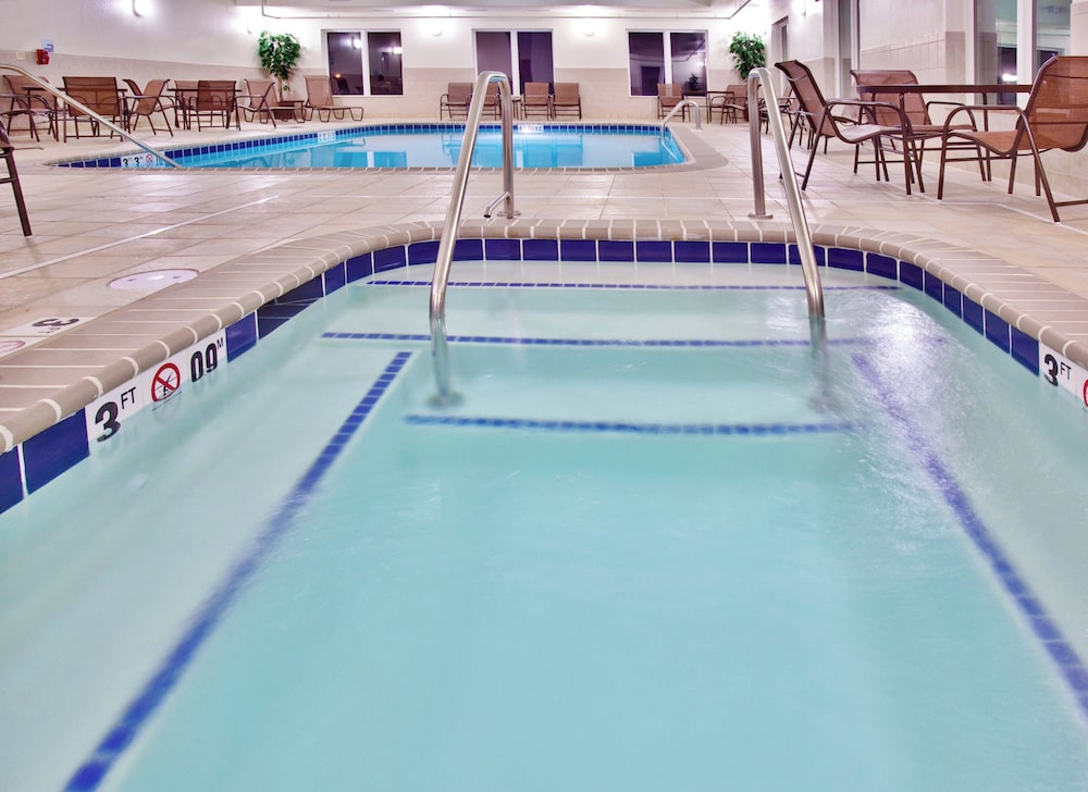 Holiday Inn Express Hotel & Suites Dubuque-West 33/51