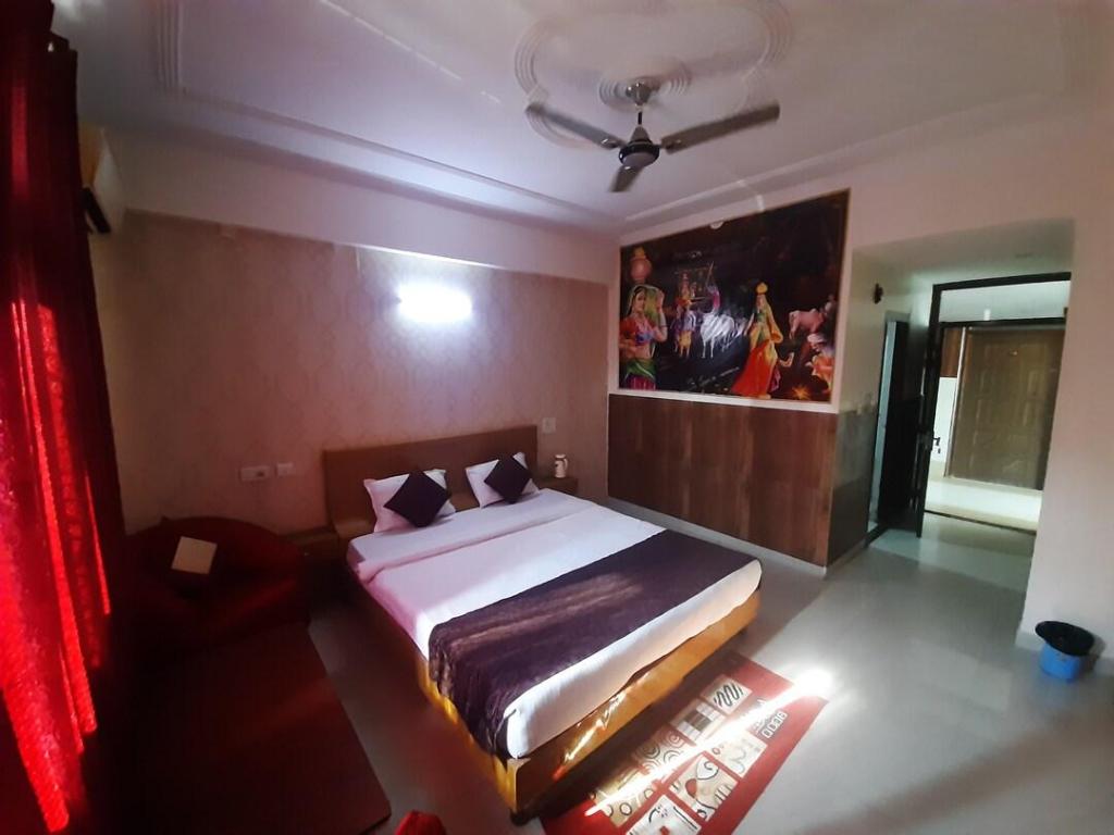 Hotel Krishna International 19/25