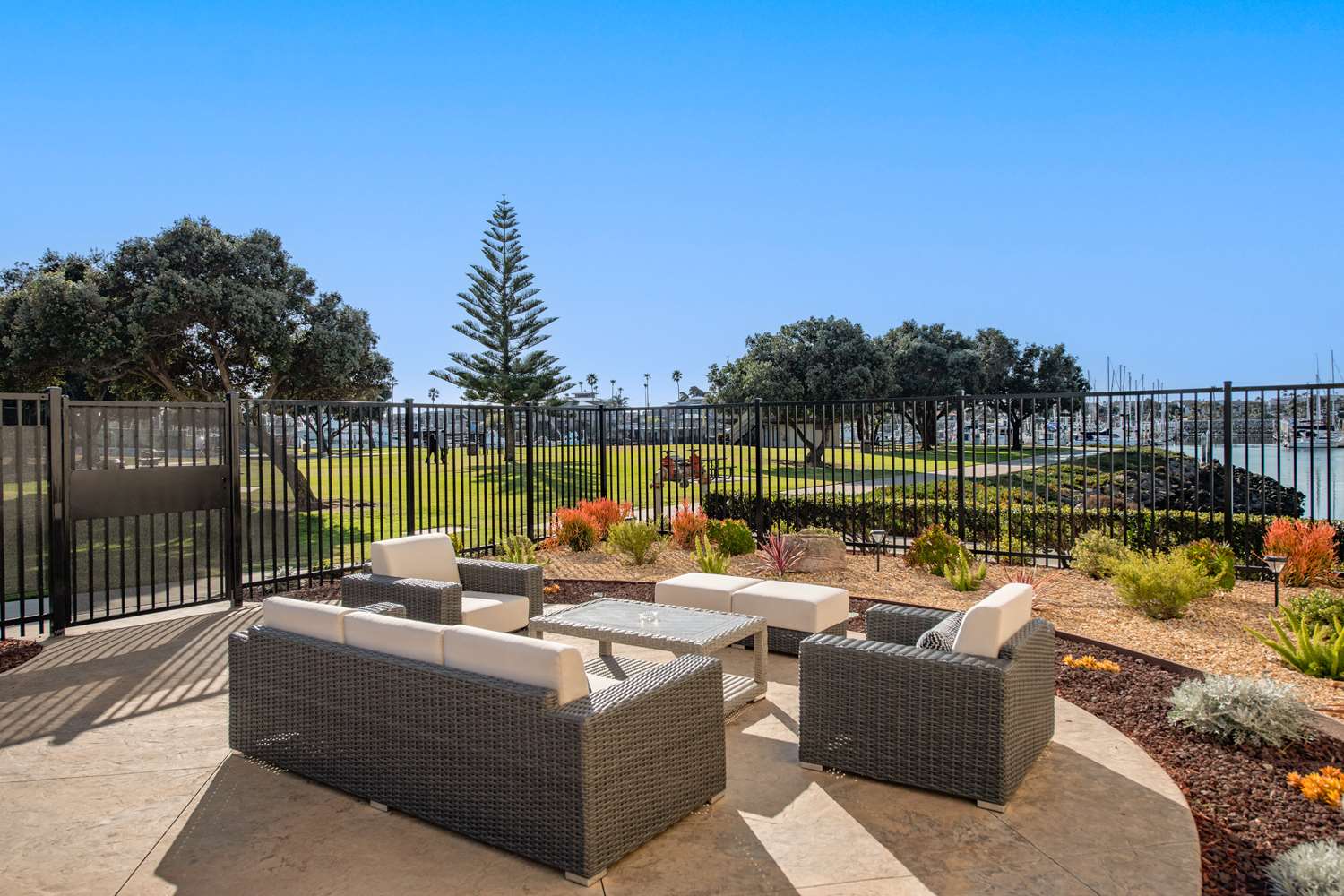 Hampton Inn Channel Islands Harbor 27/65