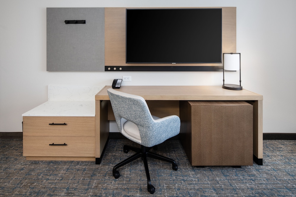 Hyatt Place Bakersfield 42/46