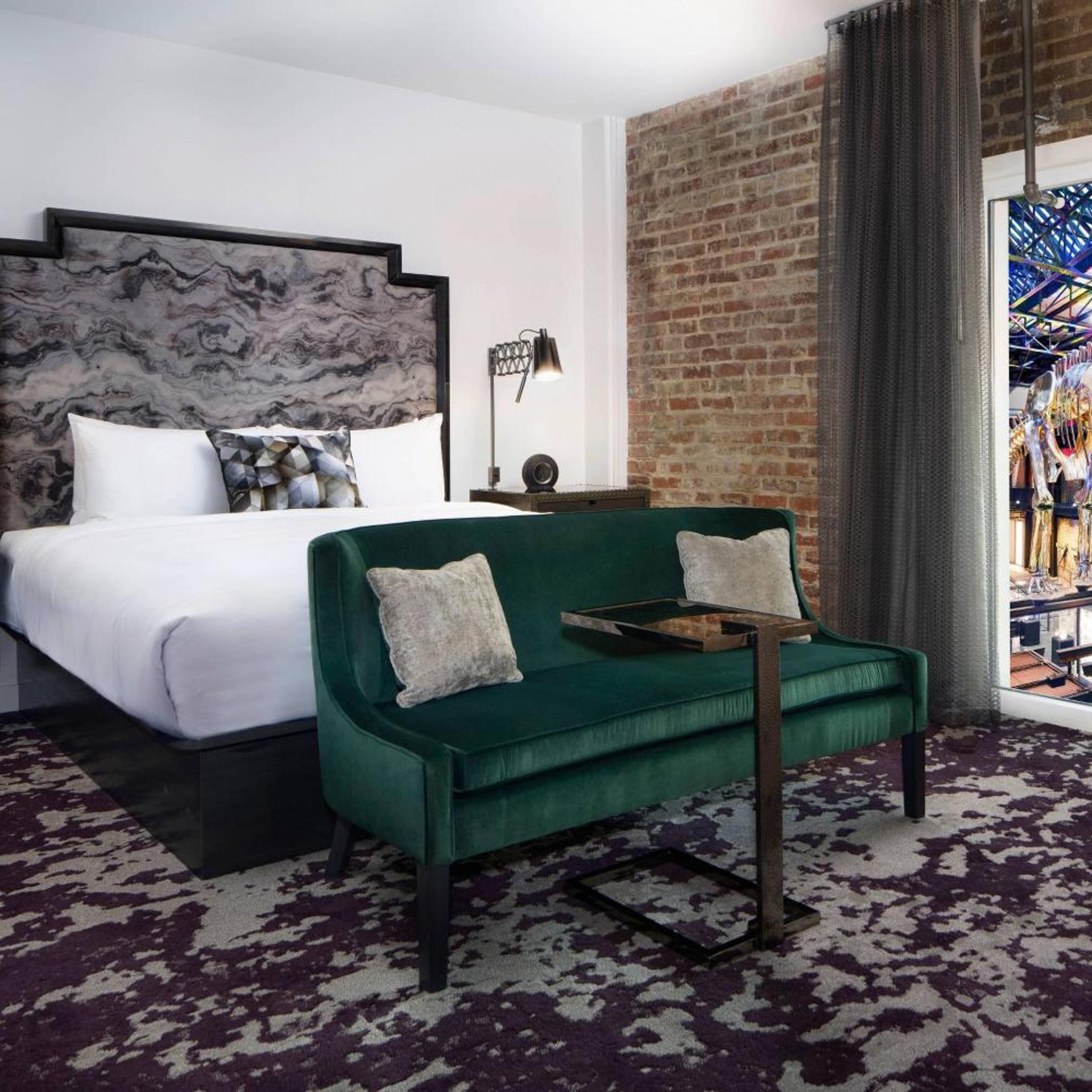 Room, King Bed, Atrium View, Accessible