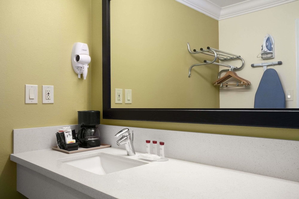 Solara Inn and Suites 14/33