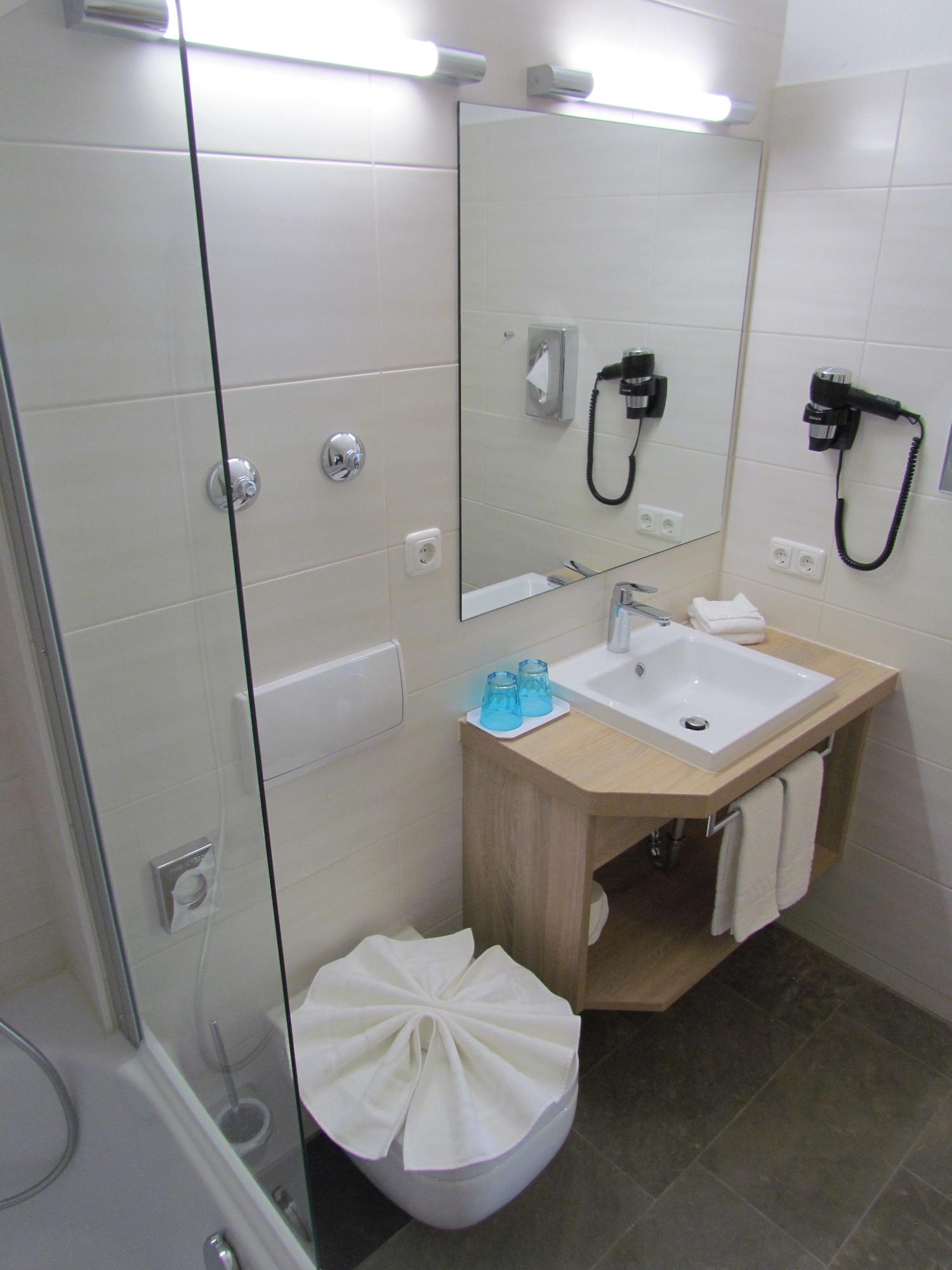 غرفة سوبيريور ثلاثية بإطلالة على الحديقة، Hotel Amenity Munchen 8/8