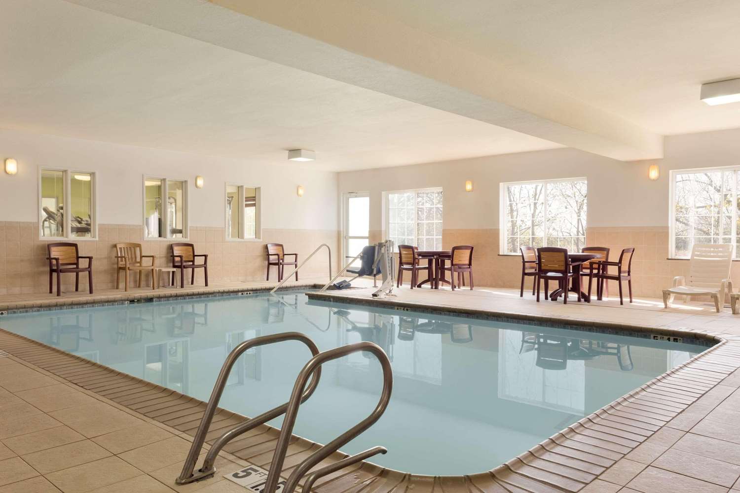 Country Inn & Suites By Radisson, Norman Near University 10/25