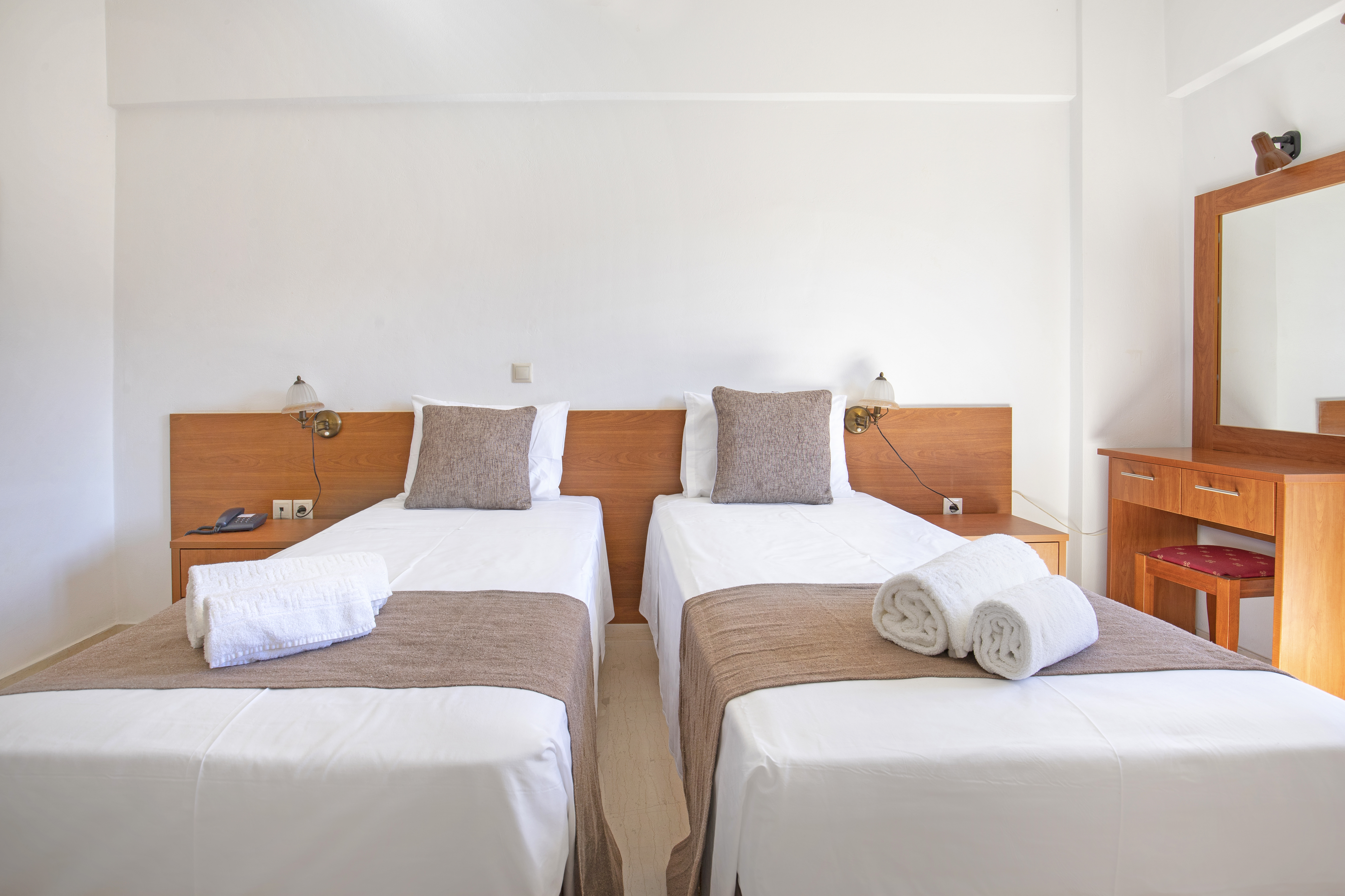 غرفة بسرير مزدوج أو سريرين منفصلين بإطلالة على البحر، Sami Beach Hotel 4/9