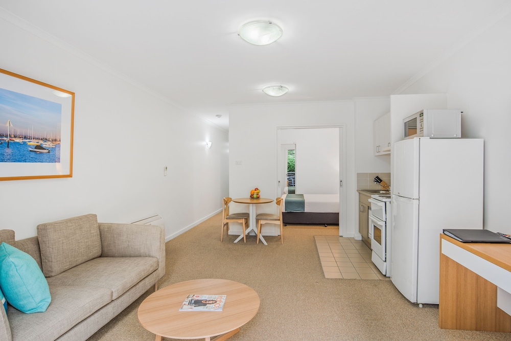 MainStay Suites Williamstown 38/63