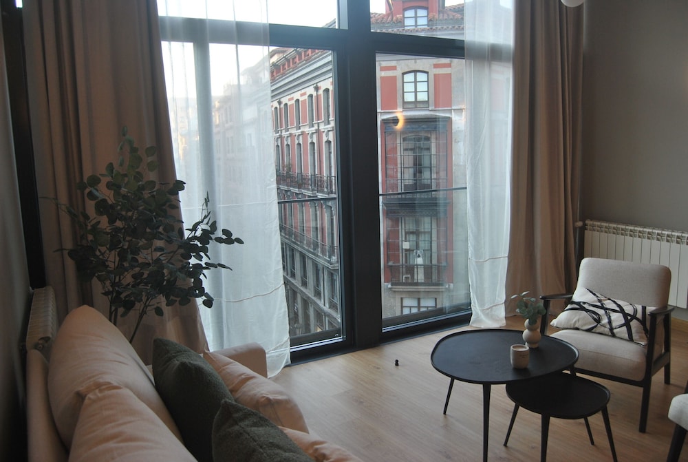 Zalle Oviedo Suites 12/15