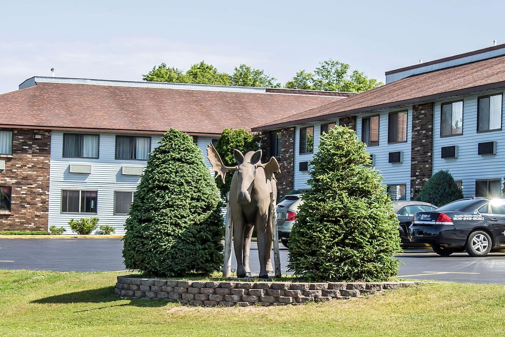 Quality Inn & Suites Newberry, MI 46/49