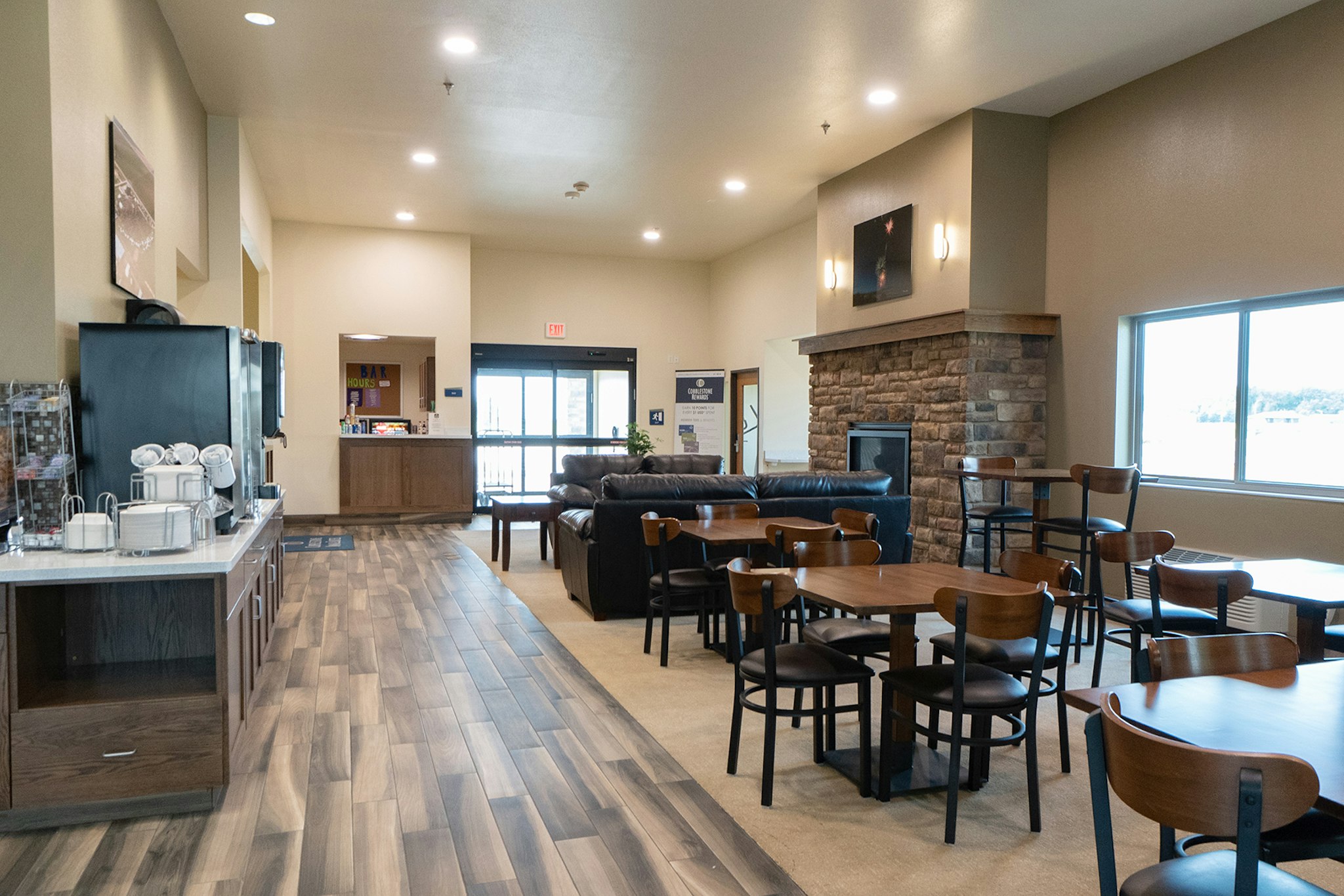 Cobblestone Hotel & Suites-Sheldon 21/27