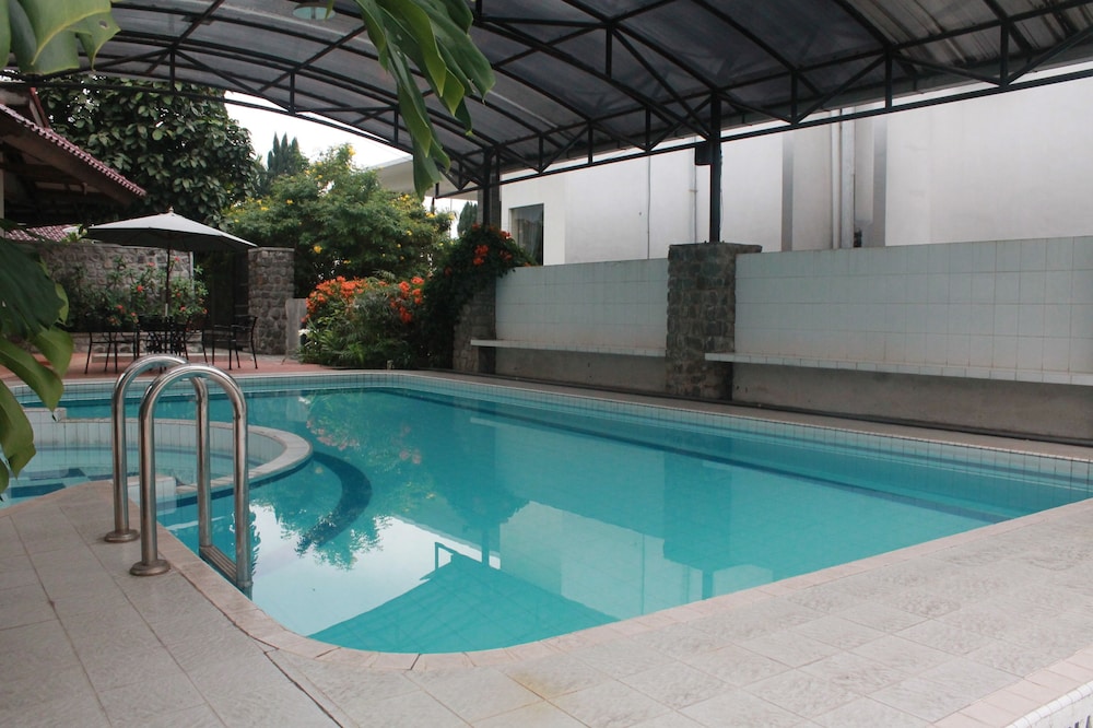 De View Hotel 4/64