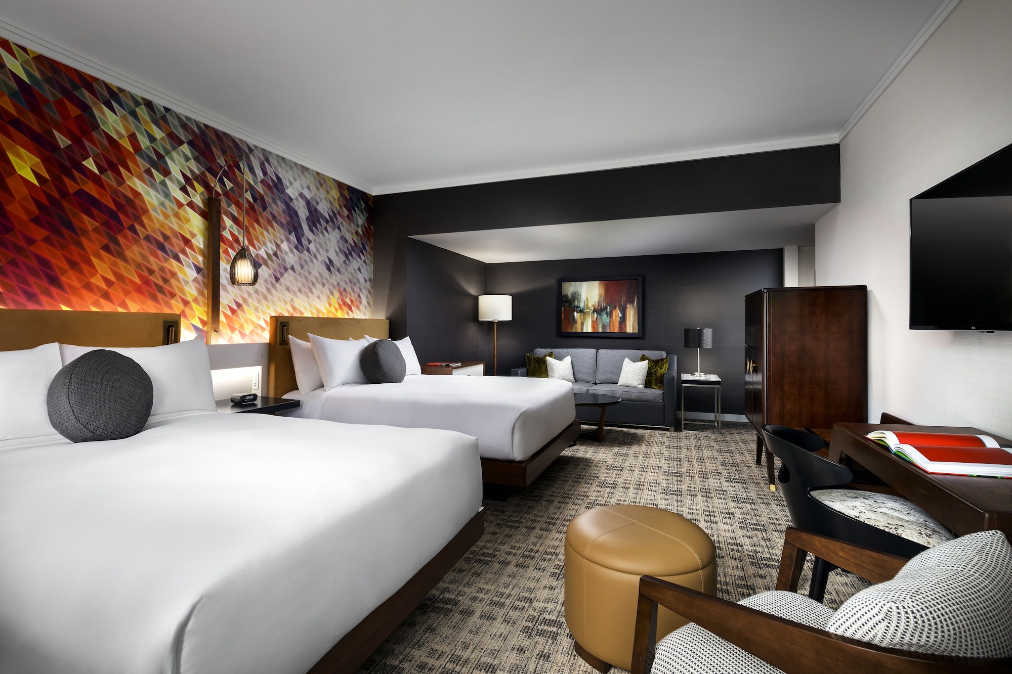 DELUXE, 2 QUEEN BEDS