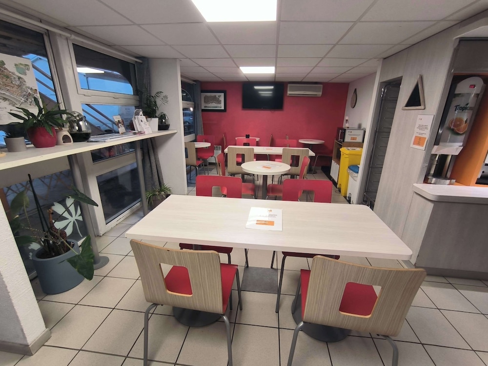 restaurant cafeteria