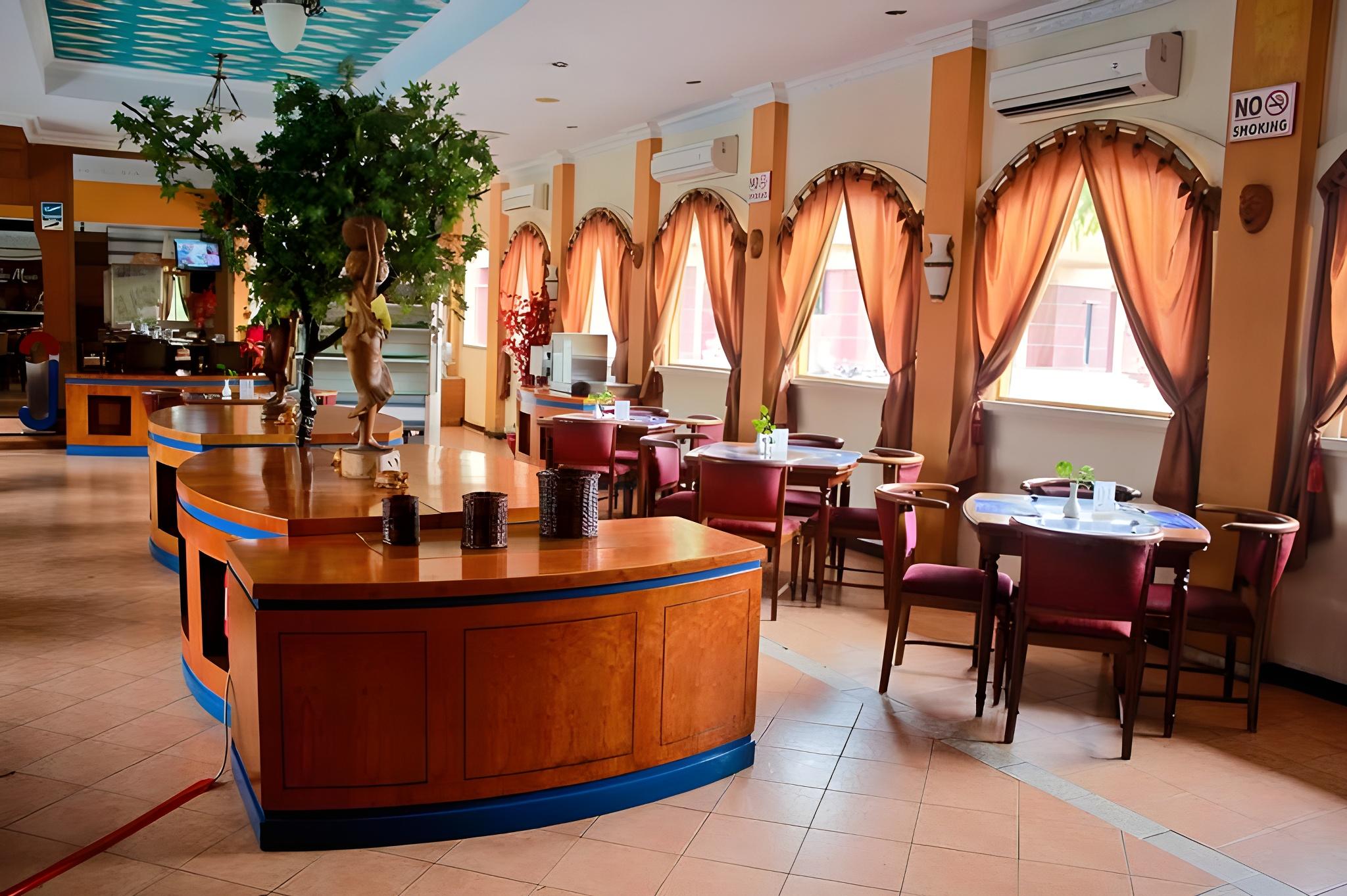Abadi Hotel & Convention Center 30/50