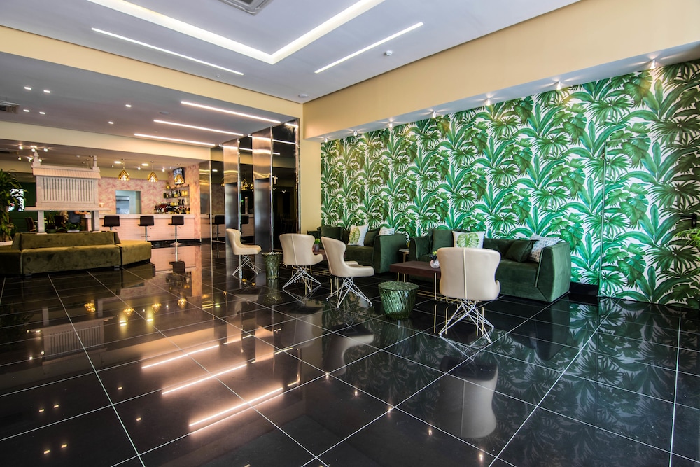 Innfiniti Hotel Suites 35/42