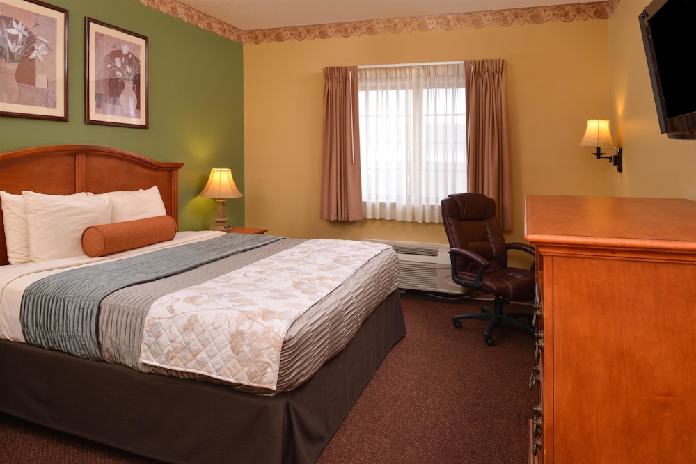 Country Hearth Inn & Suites Edwardsville St. Louis 18/51