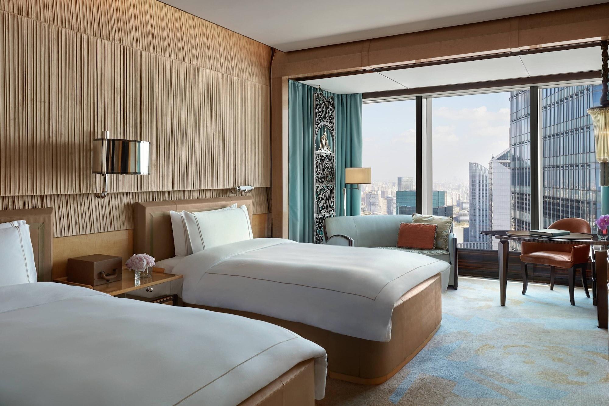 Club, Twin Beds, City Sky View