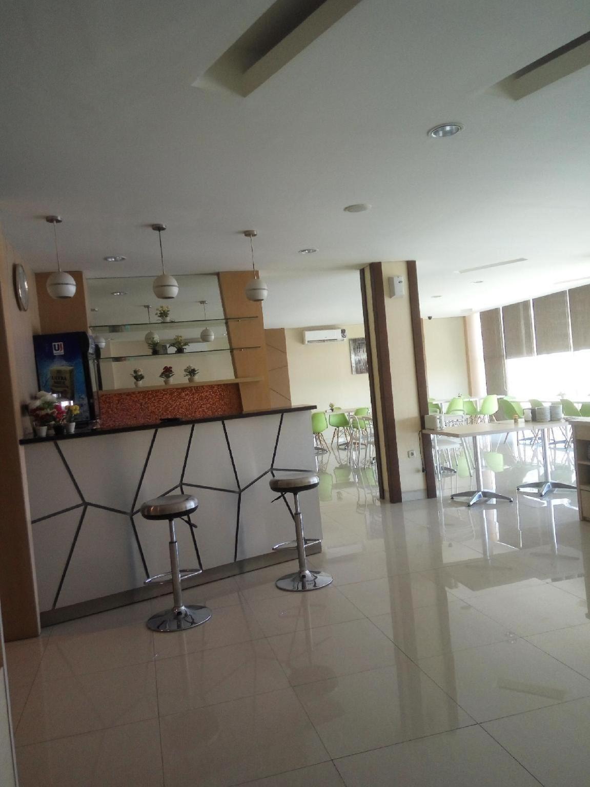 Max Hotel Panakkukang Makassar By LIFE 11/30