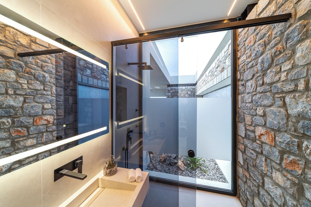Amara Luxury Villas 50/50