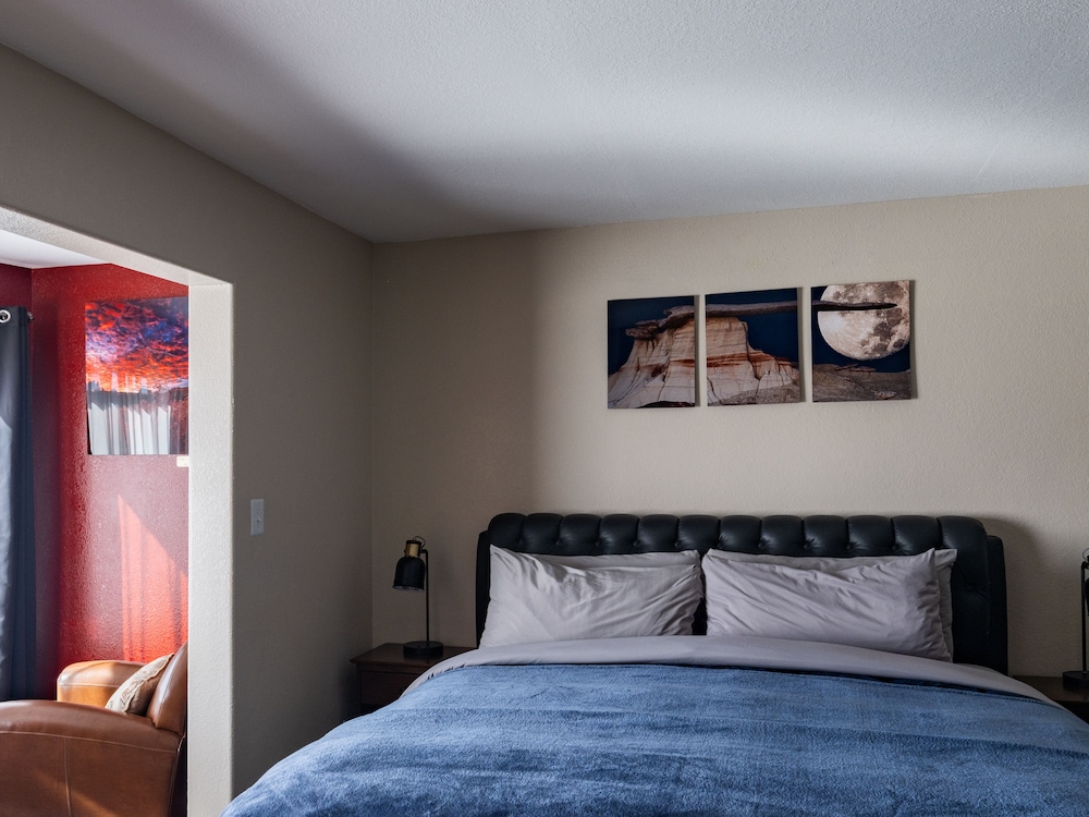 غرفة بفراش فوتون وسرير كينج وسرير فردي، Bryce Trails Bed and Breakfast 1/3