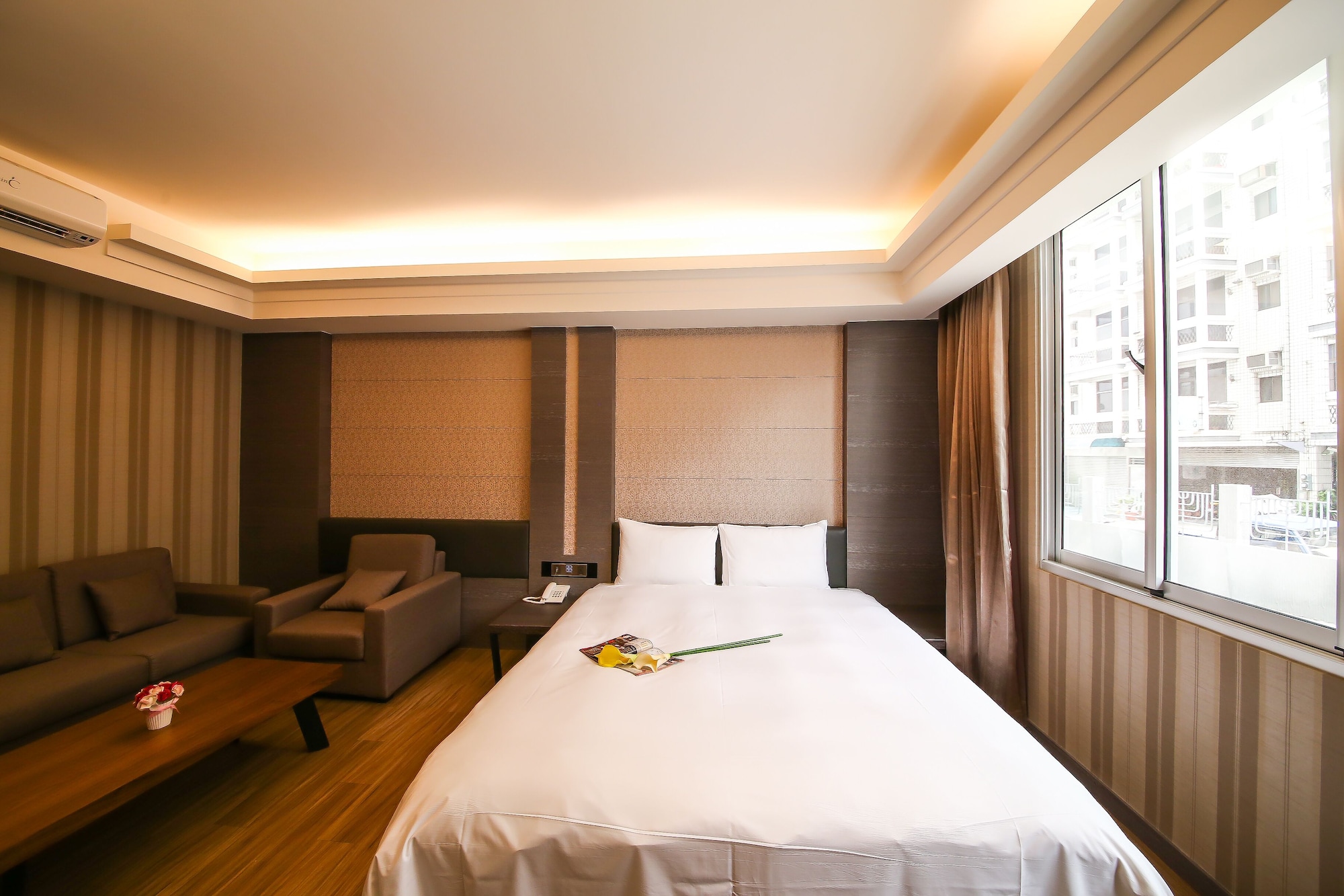 DELUXE, DOUBLE BED