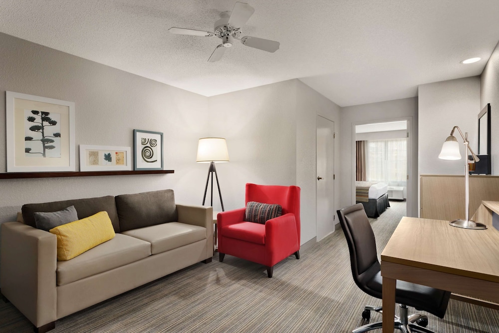 Country Inn & Suites by Radisson, Novi, MI 16/26