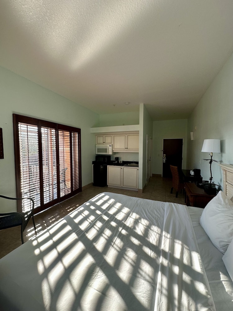 Tahitian Inn Spa 51/64