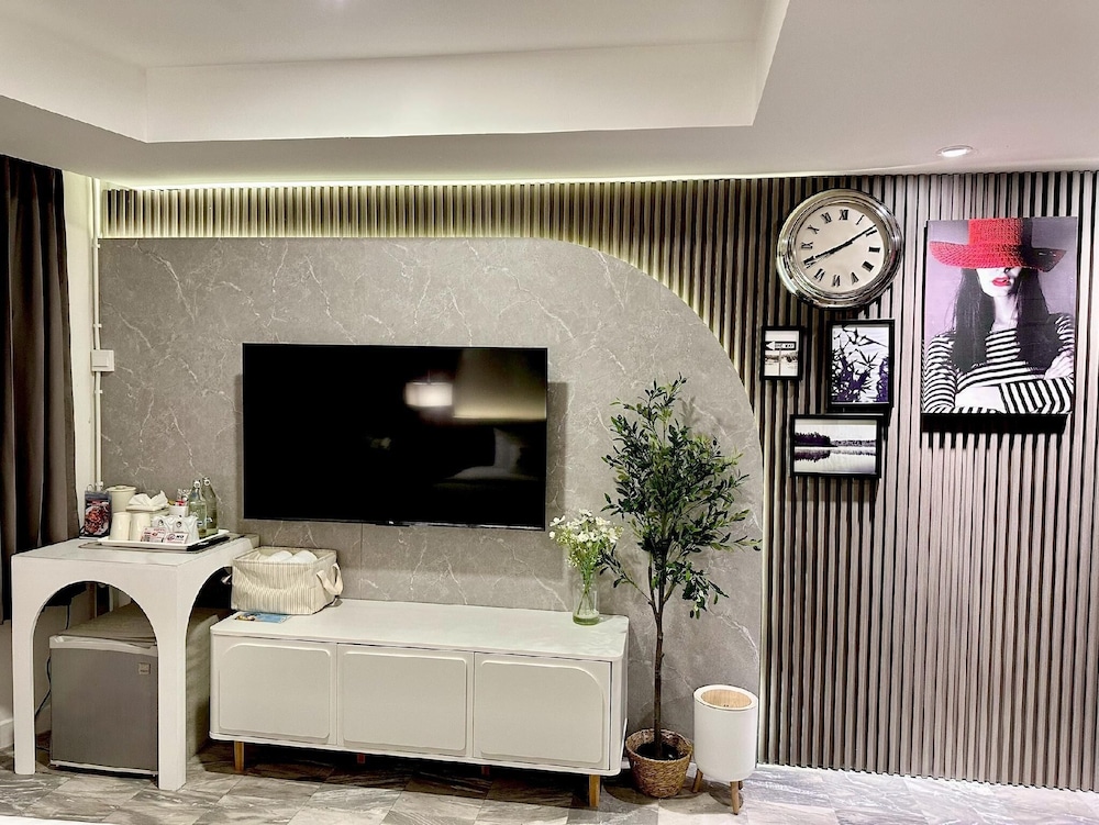 Dragon River Avenue Hotel 9/40