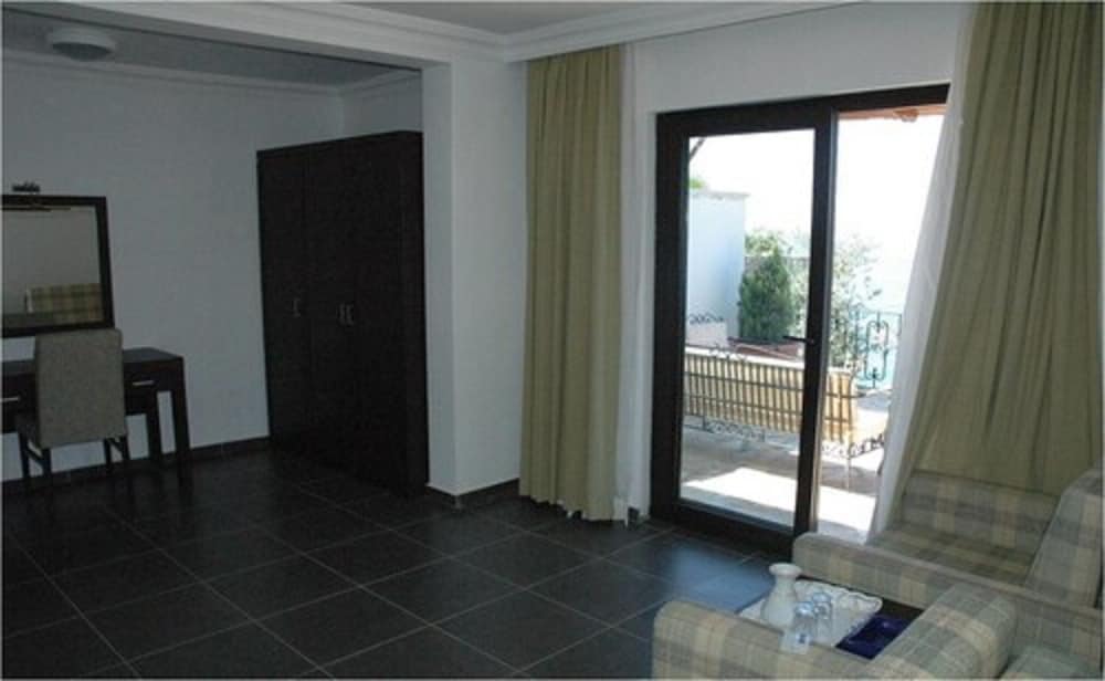 Kalamar Hotel 3/50