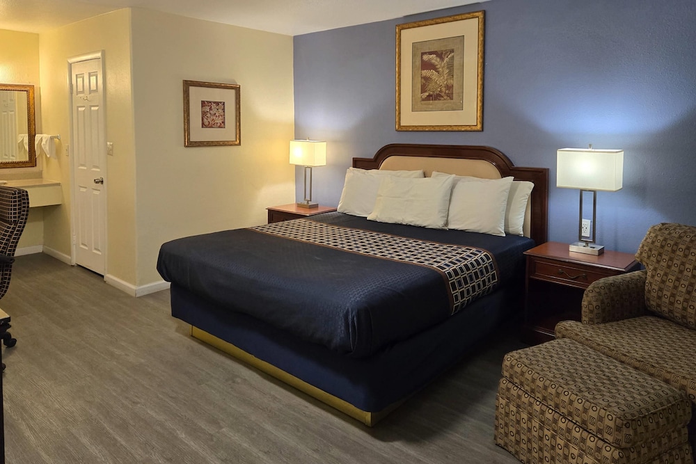 غرفة قياسية بسرير كينج، Rodeway Inn & Suites Blythe I-10, CA 3/10