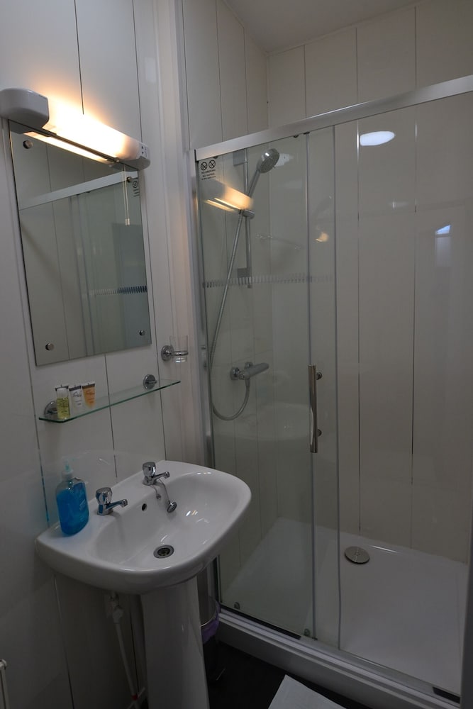 Hotel 33 50/50