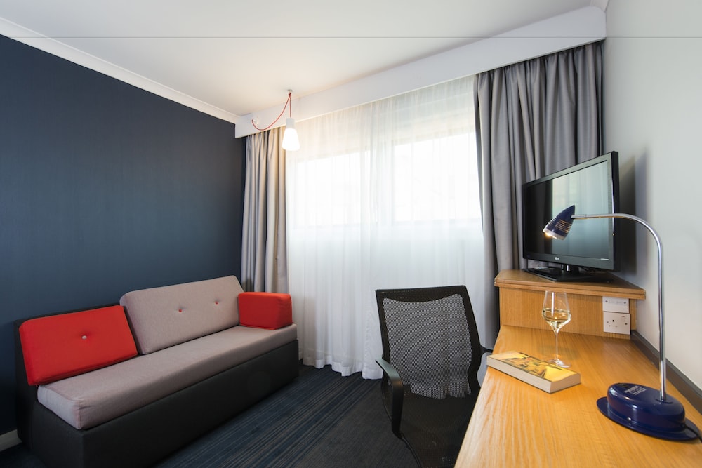 Holiday Inn Express Glasgow City Centre Riverside 29/45