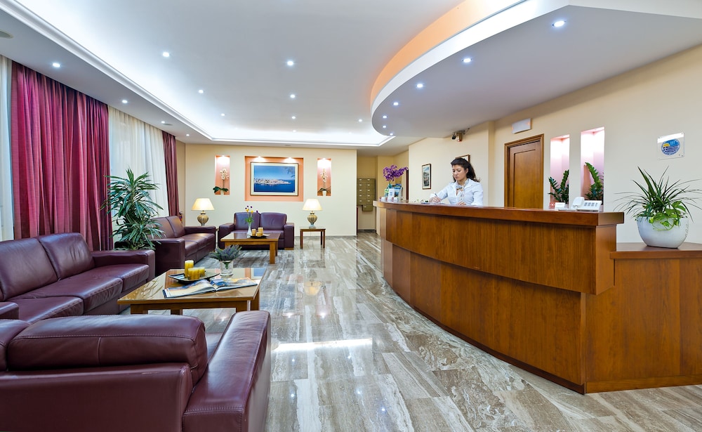 Nefeli Hotel 7/68