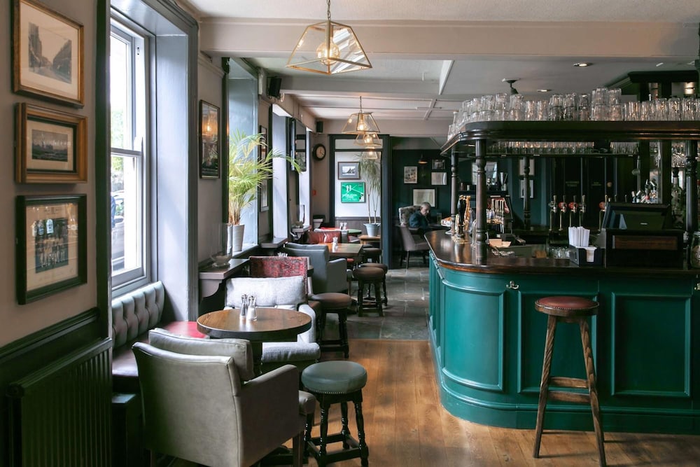 The Rose and Crown Wimbledon 39/50