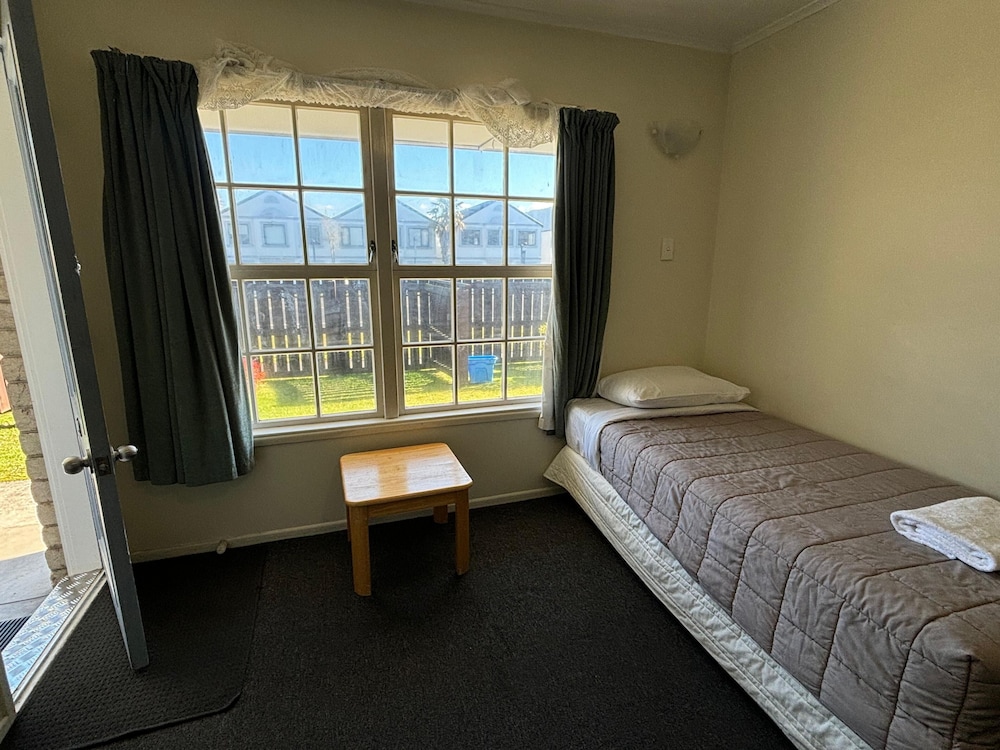 Kowhai And Colonial Motel 17/49