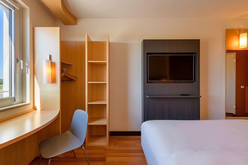 Hotel Ibis Friedrichshafen Airport Messe 26/70