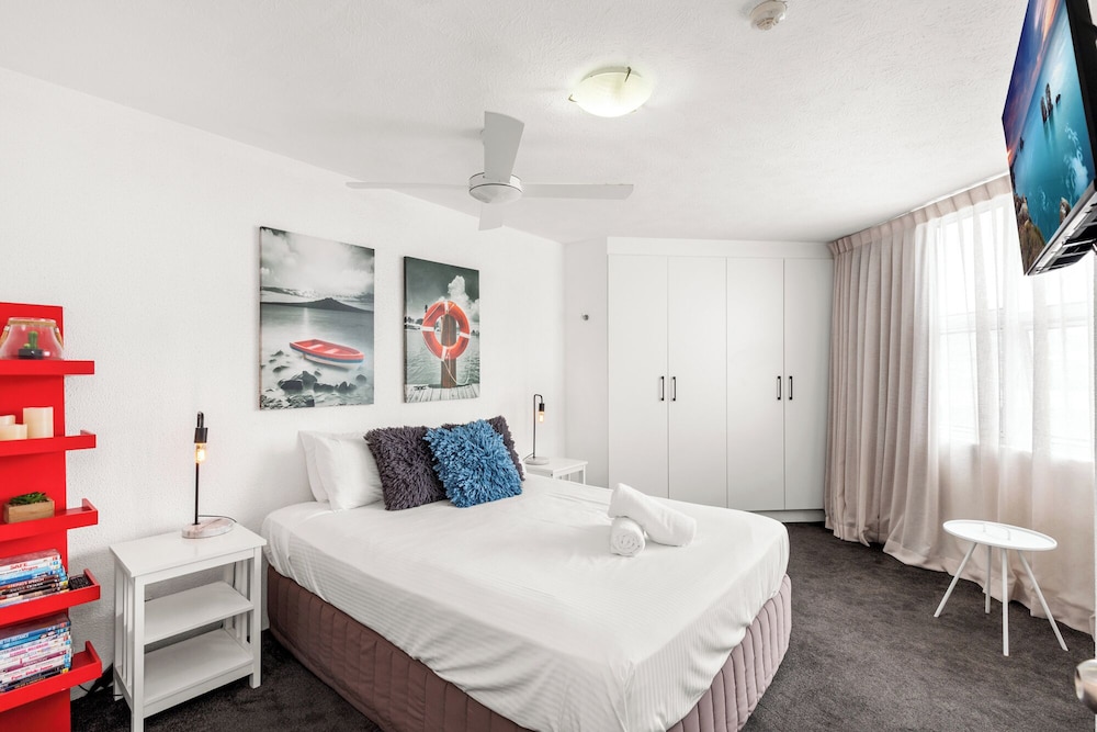 Superior, Apartment, Queen and Twin Beds, Beach Side