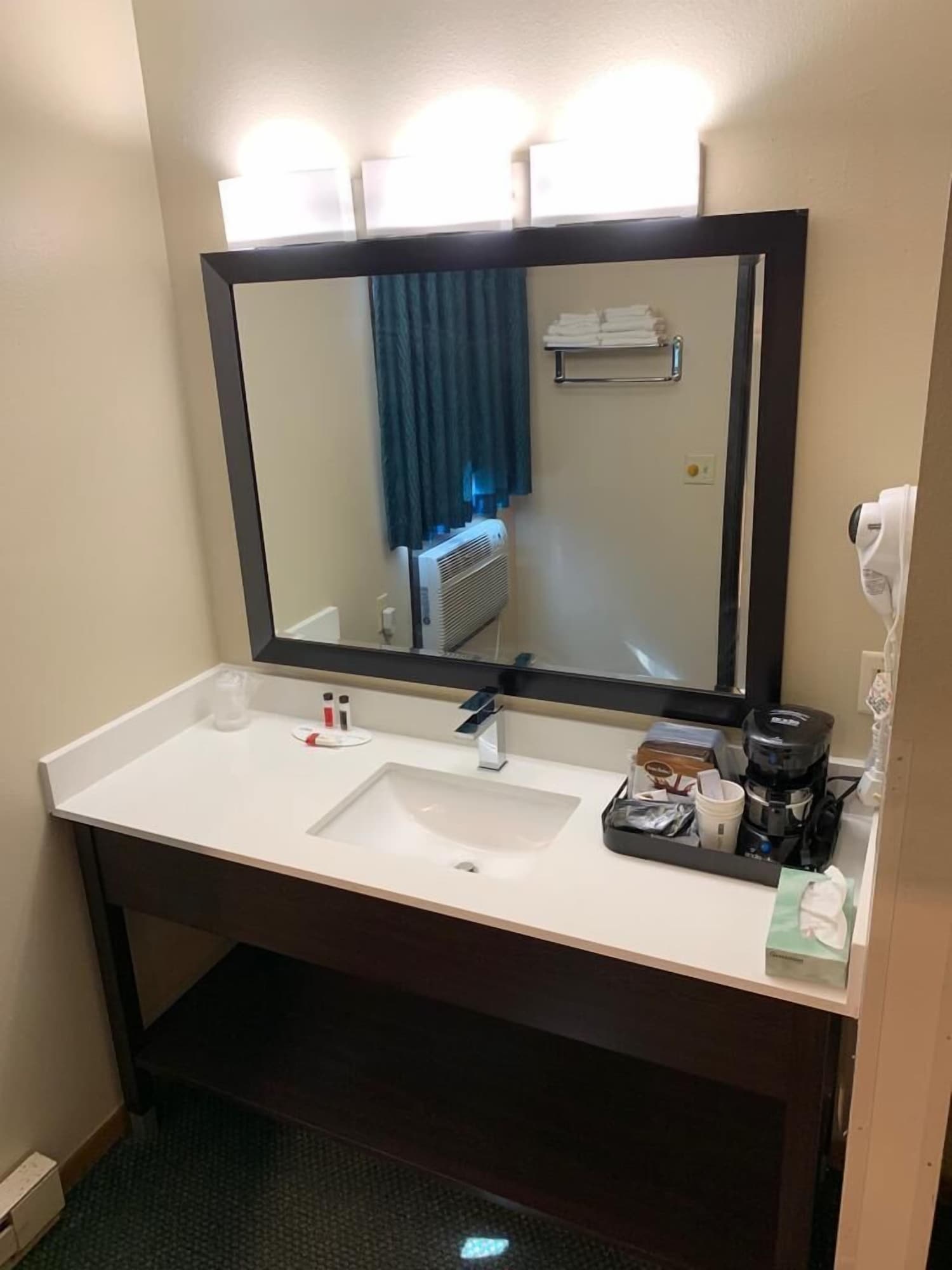 غرفة قياسية بسريرين كوين، Super 8 By Wyndham Huron 7/8