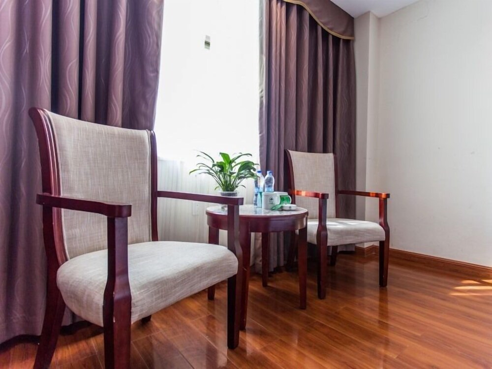 Greentree Inn Guangzhou Chimelong Paradise Yuangang Metro Station Hotel 12/26
