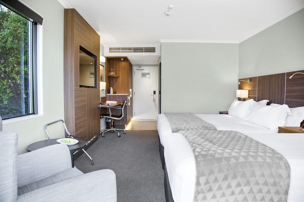 HOLIDAY INN QUEENSTOWN FRANKTON ROAD 16/76